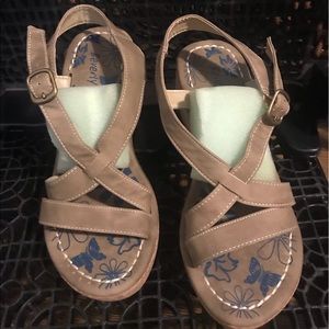 Beverly Mills wedged size 6